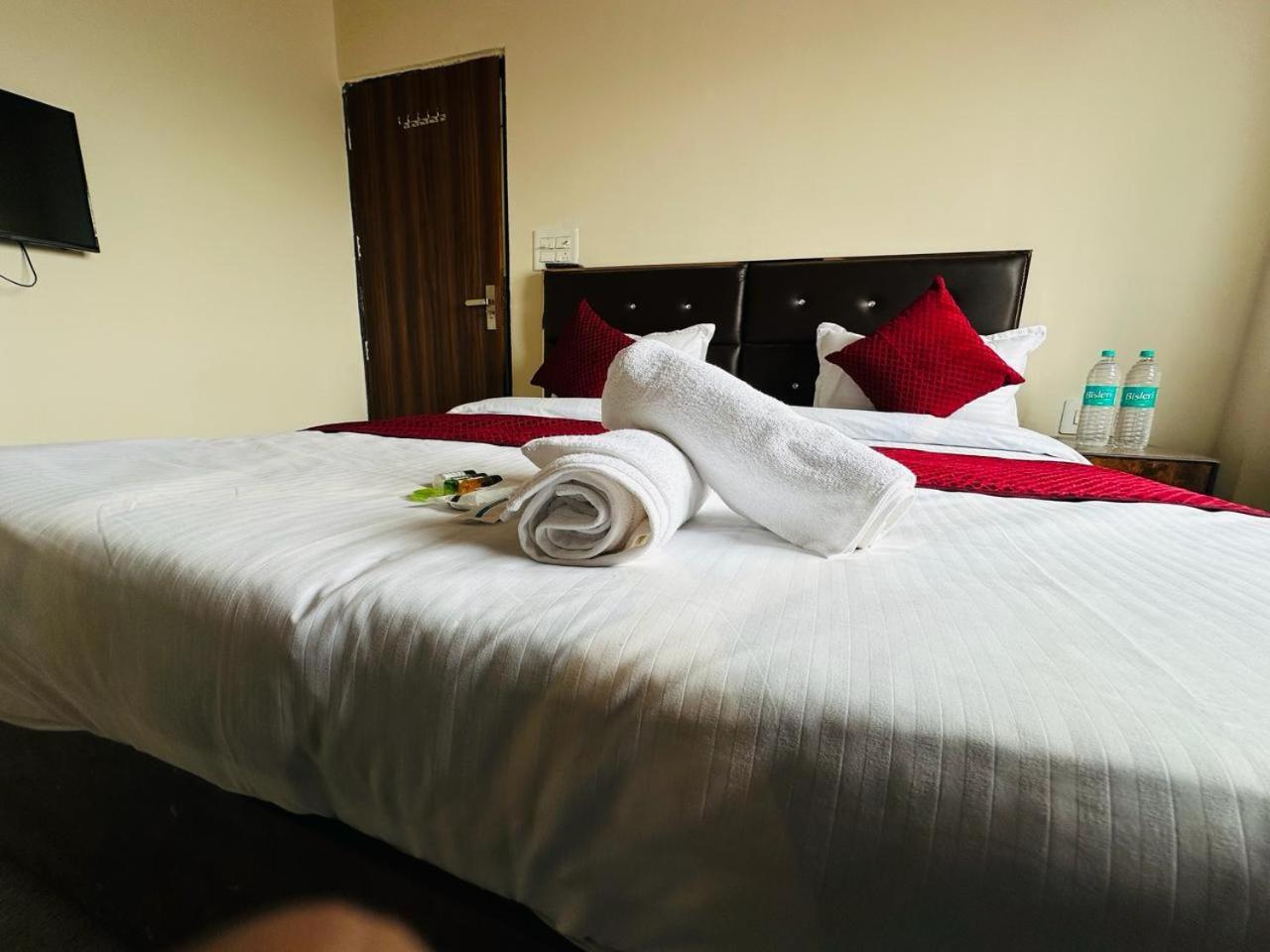 Hotel The Lord Krishna Residency Vrindāvan Exterior foto