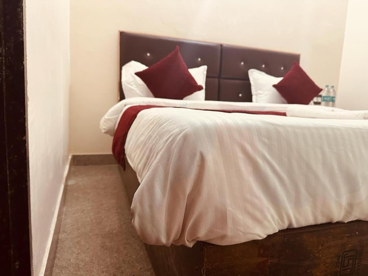 Hotel The Lord Krishna Residency Vrindāvan Exterior foto