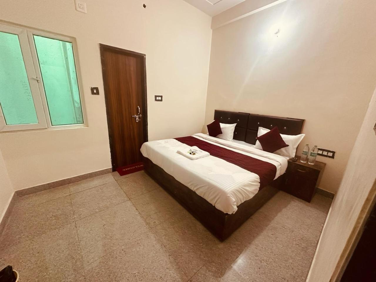 Hotel The Lord Krishna Residency Vrindāvan Exterior foto