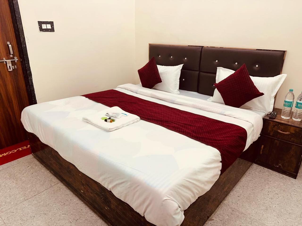 Hotel The Lord Krishna Residency Vrindāvan Exterior foto