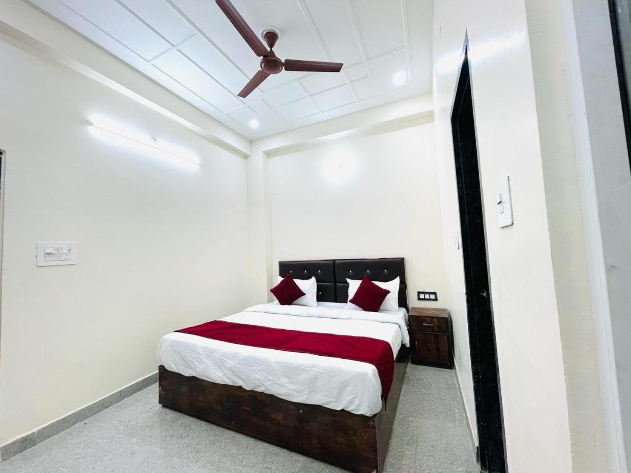 Hotel The Lord Krishna Residency Vrindāvan Exterior foto