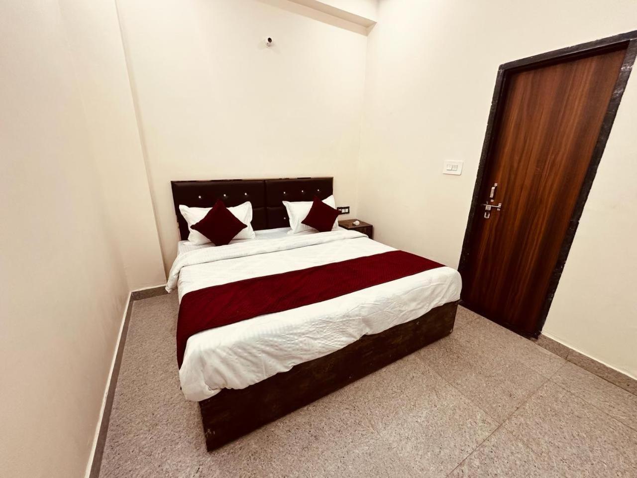 Hotel The Lord Krishna Residency Vrindāvan Exterior foto