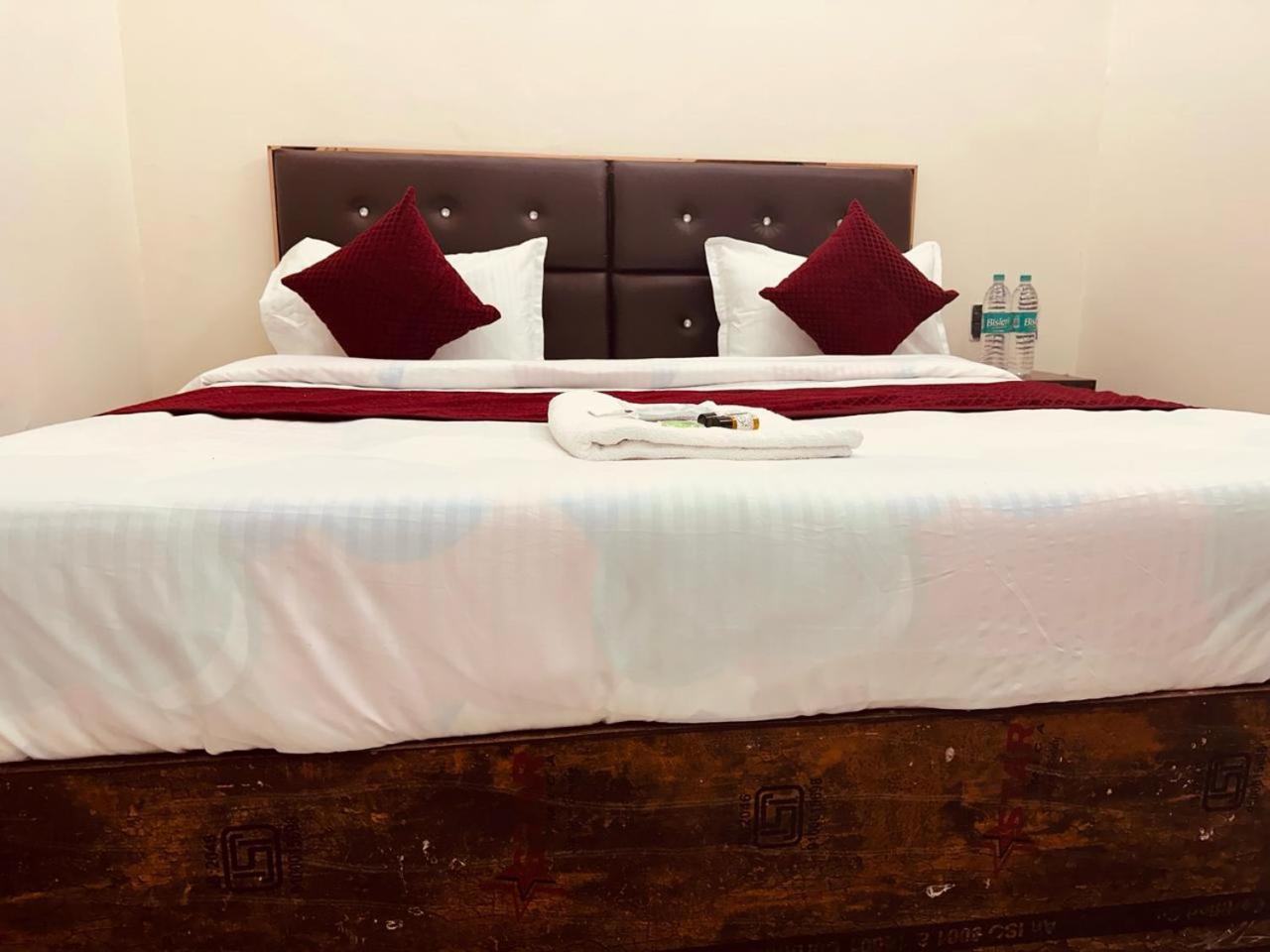 Hotel The Lord Krishna Residency Vrindāvan Exterior foto