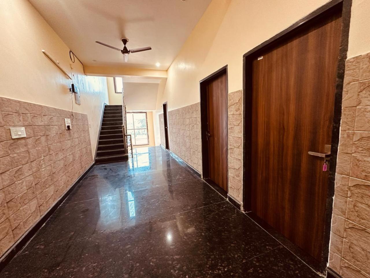 Hotel The Lord Krishna Residency Vrindāvan Exterior foto