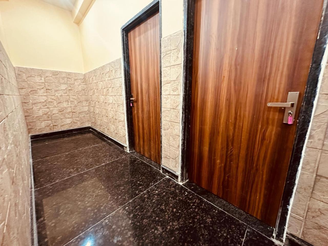 Hotel The Lord Krishna Residency Vrindāvan Exterior foto