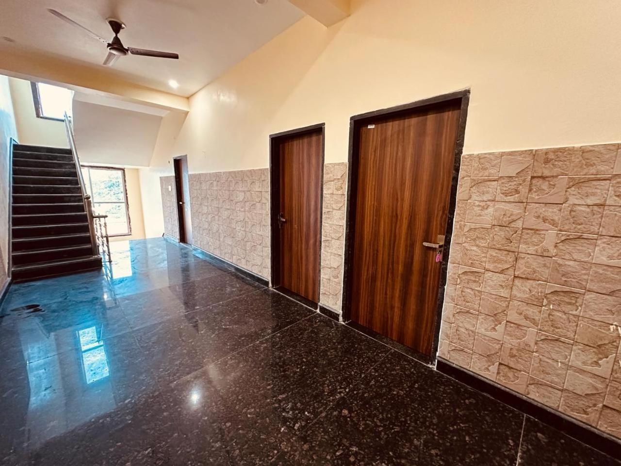 Hotel The Lord Krishna Residency Vrindāvan Exterior foto